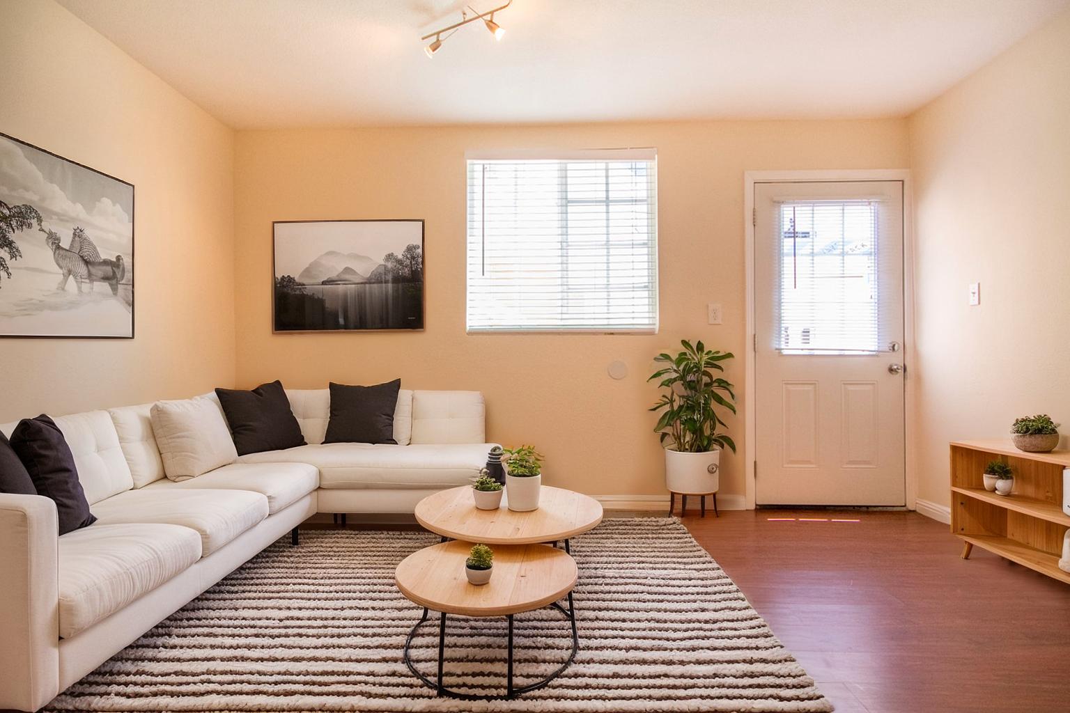 830 W Mission Bay Dr, San Diego, CA 92109 photo 1