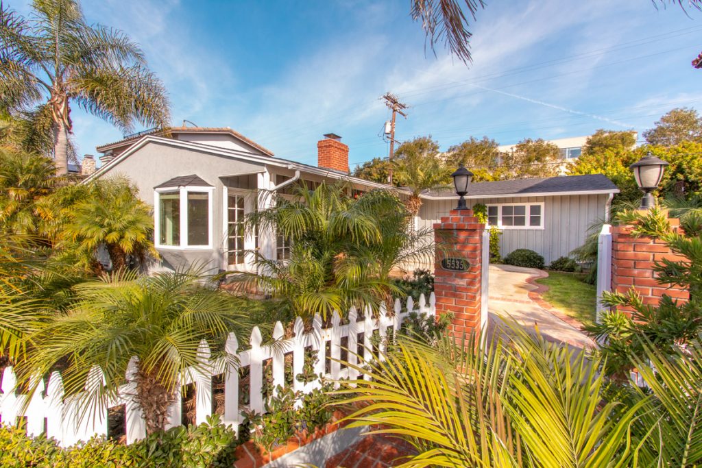 Advantage Team Charming 3 bed 2 bath home in the desirable Bird Rock