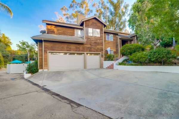 9225 Bramble Rd., La Mesa, CA 91942