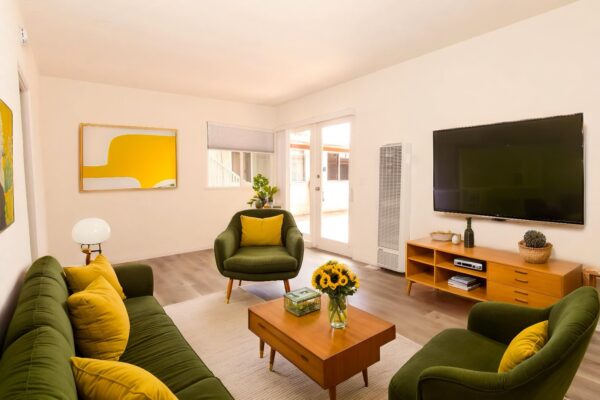 2076 Garnet Avenue, San Diego, CA 92109