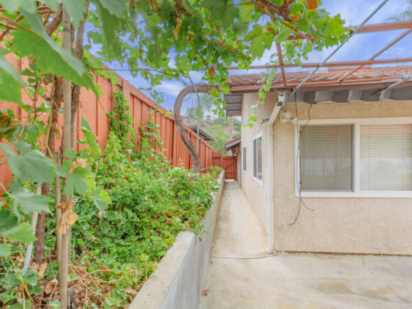 4024 Via del Conquistador, San Diego, CA 92117 photo 32