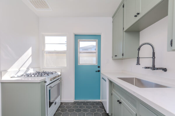 643 Fern Glen, La Jolla, CA 92037 photo 7