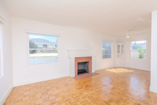 643 Fern Glen, La Jolla, CA 92037 photo 4