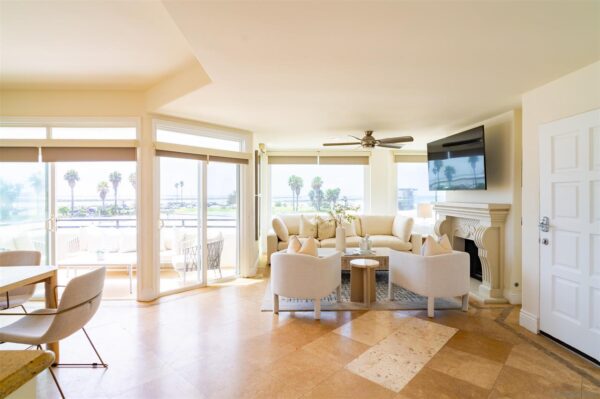 2689 Ocean Front Walk, San Diego, CA 92109 photo 2